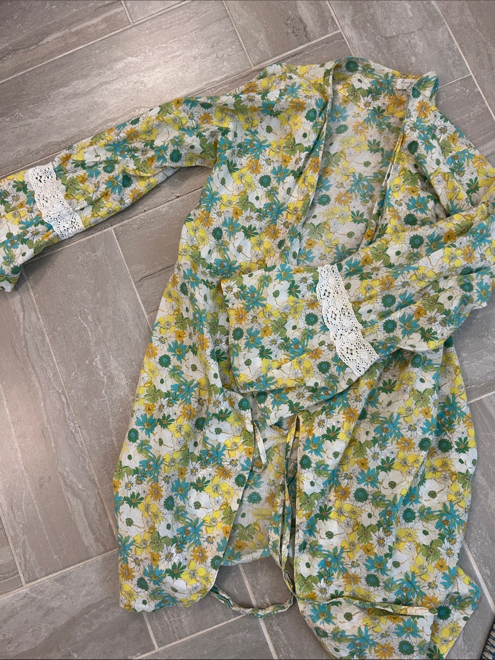 Floral Lace-Trim Robe in Yellow, Teal & White